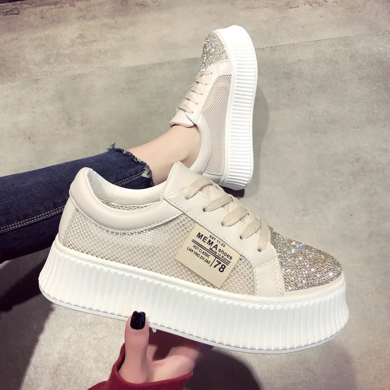 sport shoes flat