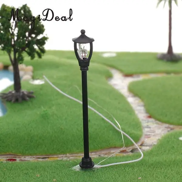 Hot Sale Painted People Figures Bench Lamppost Lights Model for Park Garden Street Station Platform Layout Scene Children Toys
