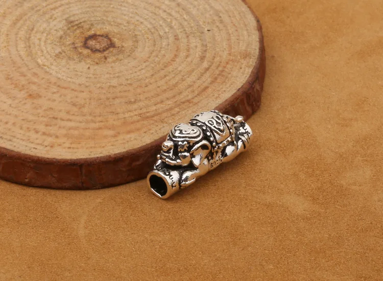 silver-tiger-beads001d