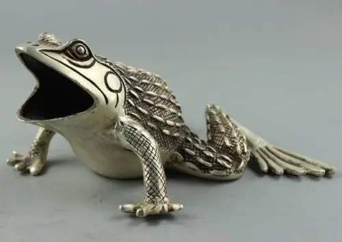 

Crafts statue Collectible Decorated Old Handwork Tibet Silver Carved Frog Statue
