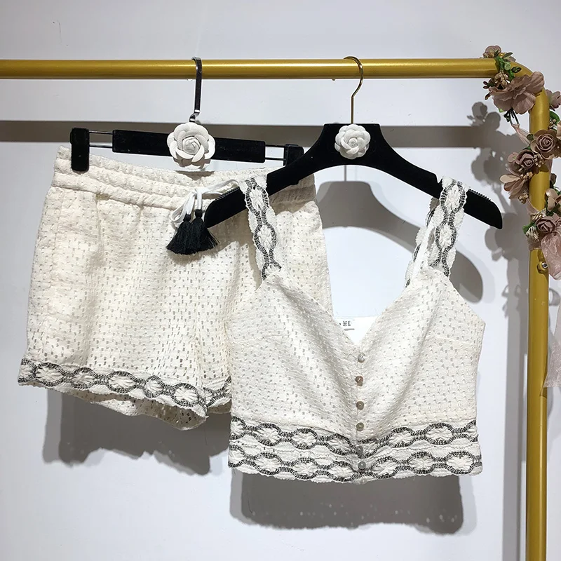 

Sexy girl retro Crochet knitted suspender waistcoat with umbilical bare jacket + tight waist shorts two-piece suit