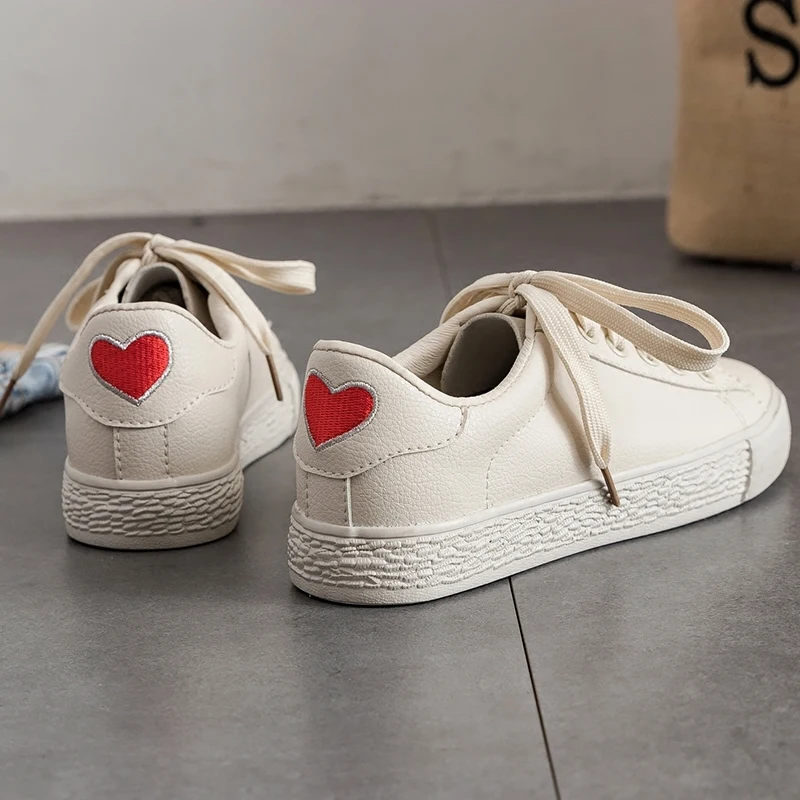 2018 new flat shoes white heart embroidery ladies casual shoesin Women