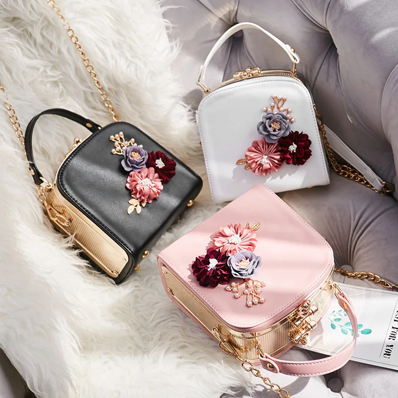 

2019 New hundred Fashion Embroidery flower chain shoulder Bag female hand-held slant