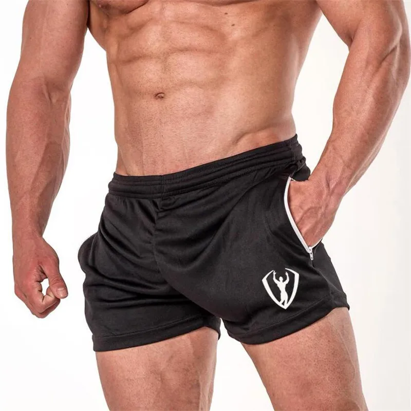 Шорты для фитнеса мужские. Шорты мужские спортивные короткие. Короткие мужские шорты для тренировок. Шорты для спорта мужские короткие.
