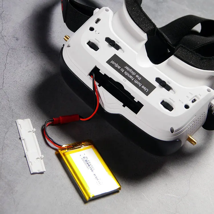 

Topsky FPV Googles Prime 1S 640 * 480 LCD Screen with Antenna 86 Degree 4:3 2.4 Inch NTSC PAL