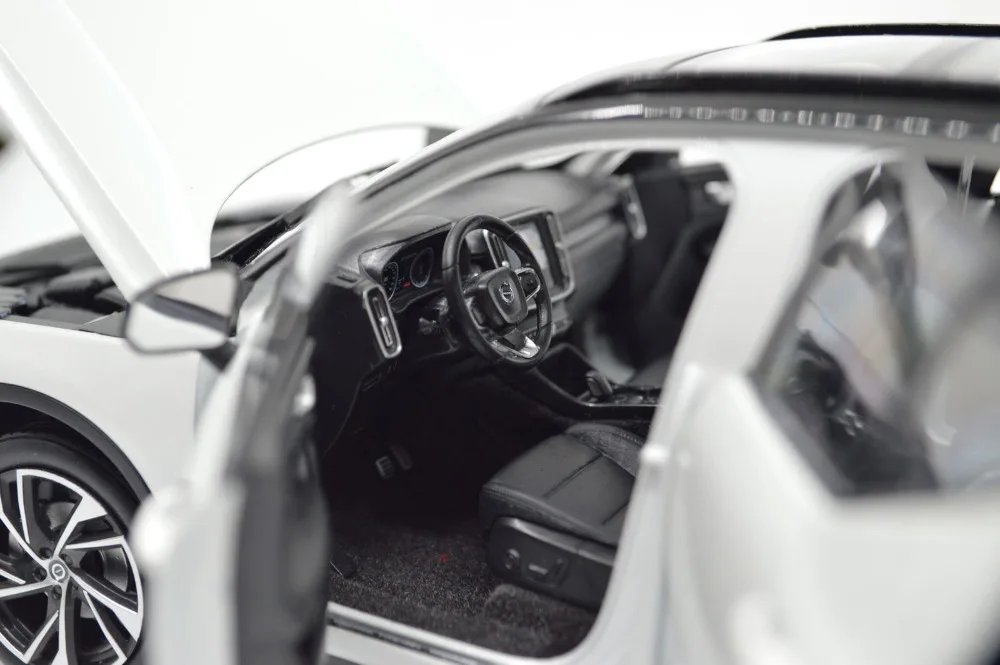 1/18 1:18 весы Volvo XC40 2018 белый Статический Моделирование литья под давлением модель