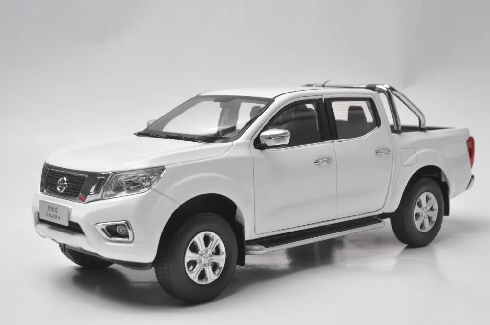 Modelo para Nissan Liga de Brinquedo Diecast Navara Branco Pickup Carro Miniatura Coleção Presentes Caminhão 1:18 Np300 2020 8 Brinquedos e hobbies