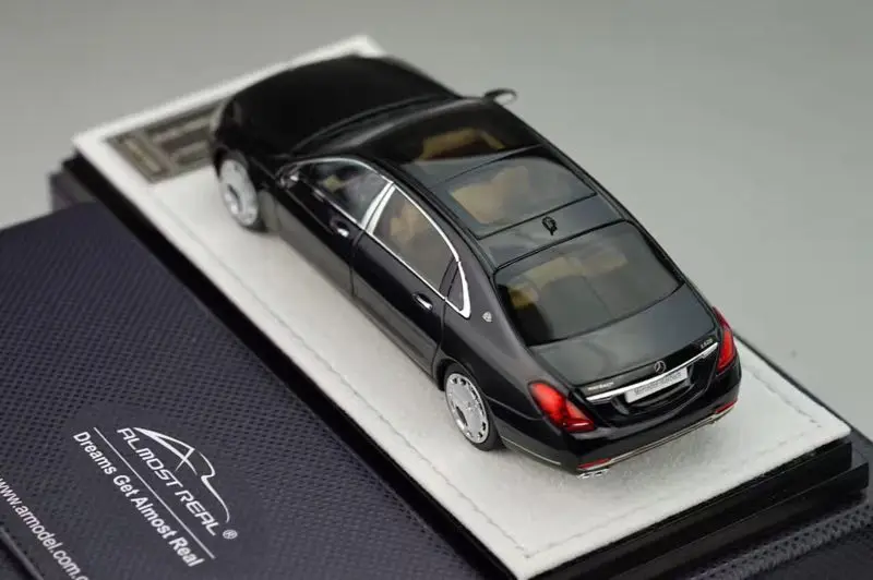 Литая модель автомобиля почти настоящая 1/43 Mercedes-maybach s-class(черный)+ маленький подарок