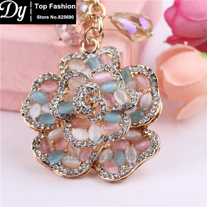 

New Crystal Colorful Flower Keychain High Quality Resin Petals Keychain Female Personality Bag Pendant Male Car Keychain