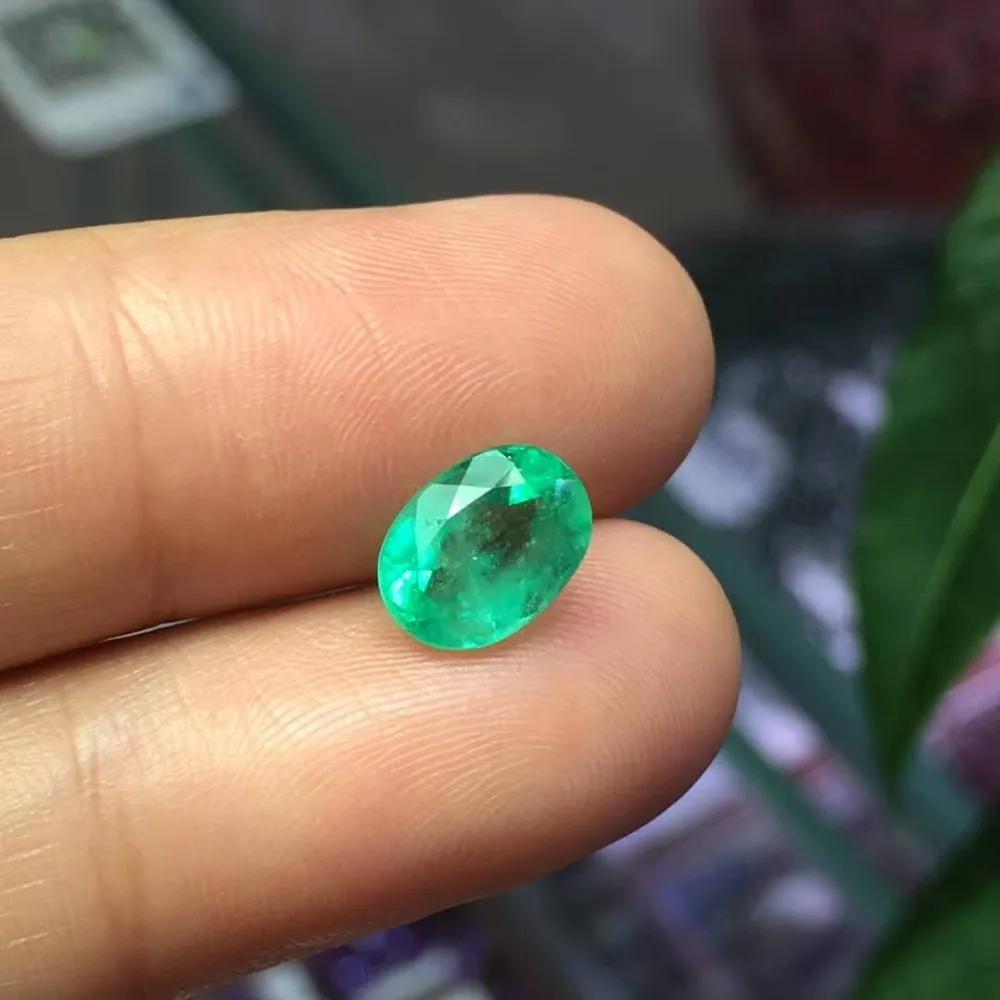

1.9 ct Brazil natural Emerald ,crystal clean,Natural emerald Exquisite workmanship.