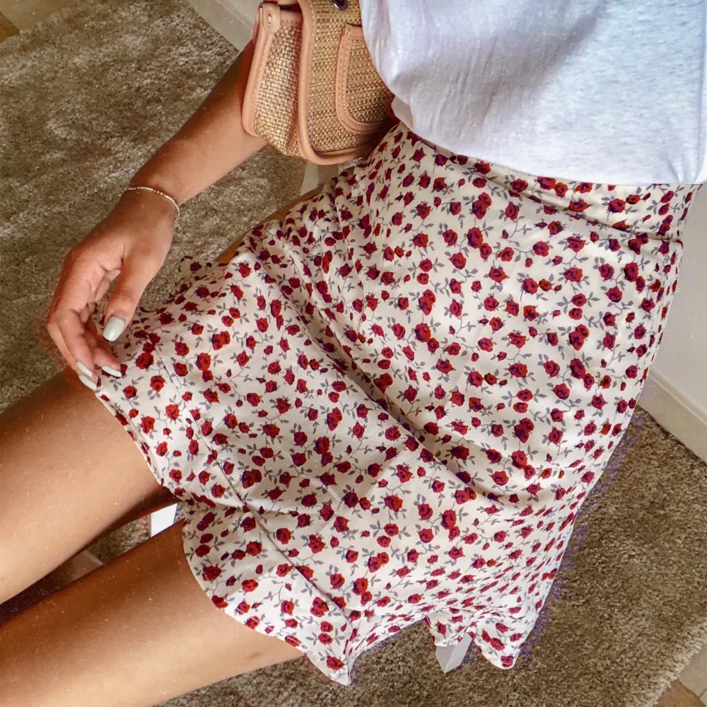 

Summer 2018 New Women Female Basic sexy high-waist Ruffled Edged hem floral print mini skirt Skirts for Women A word skirts