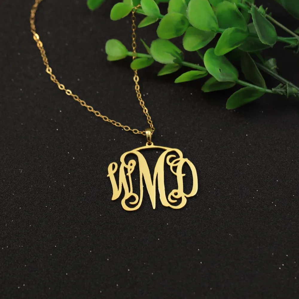 Twee middelste naam 4 eerste monogram