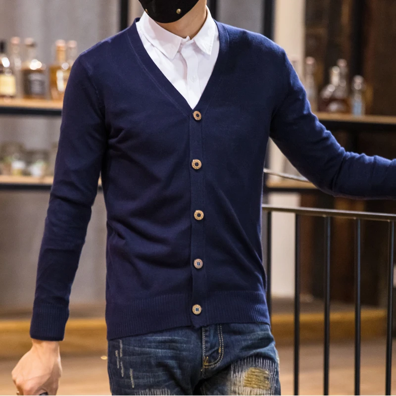 

2019 Hot Selling Couple Autumn New Casual Fashion V-neck Trend Thin Section Cotton Men's Cardigan Coat Solid Color Sweater