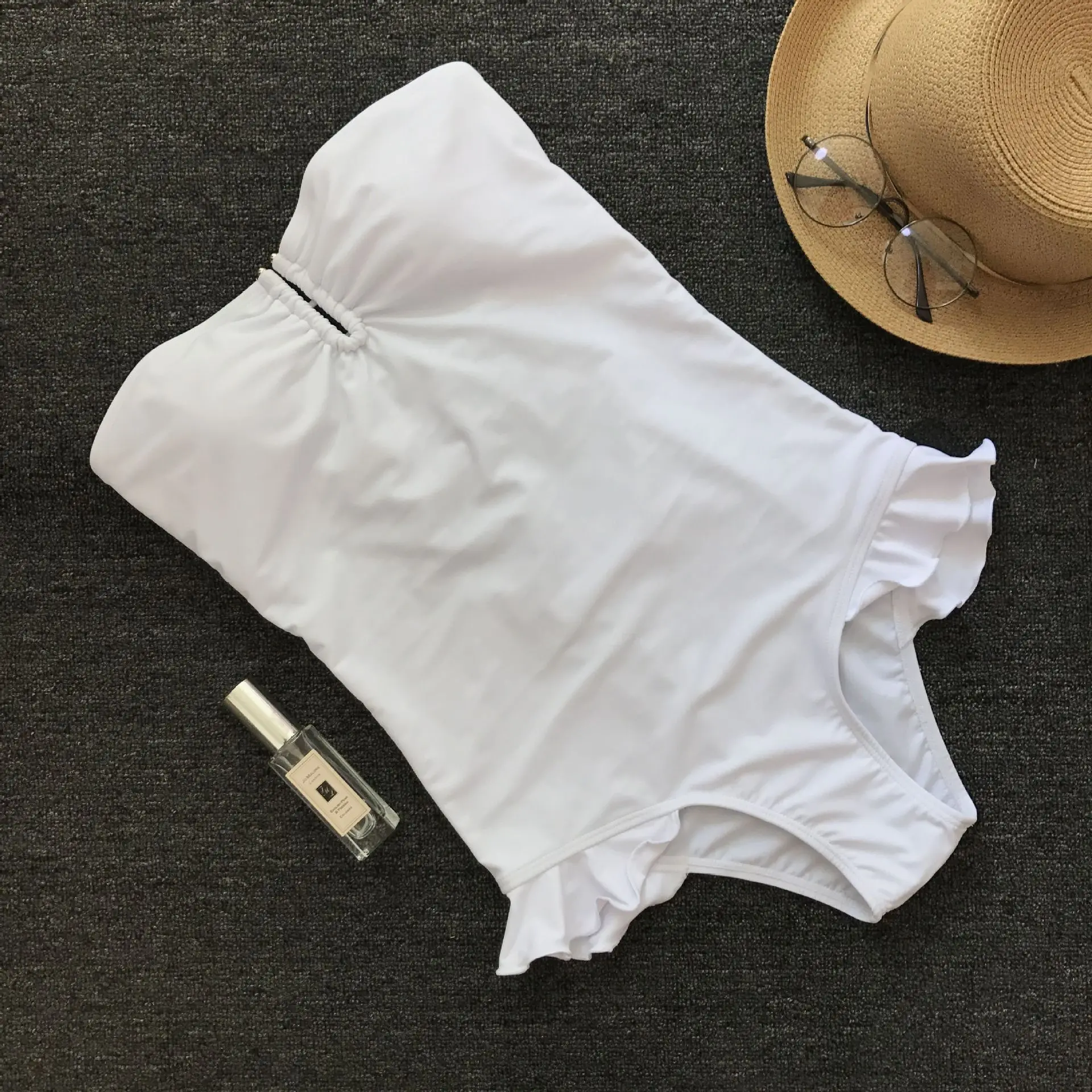 

2019 One Piece Swimsuit Strapless Sexy Swimwear Women Bathing Suit Vintage Beach Wear Off Shoulder Lace Swimming Suits Monokini