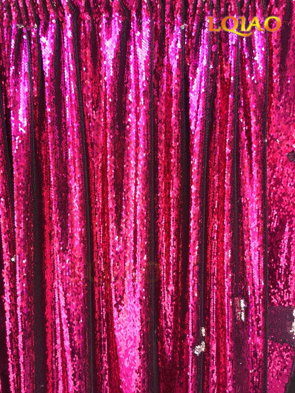 03-Fuchsia Silver Reversible Sequin Backdrop