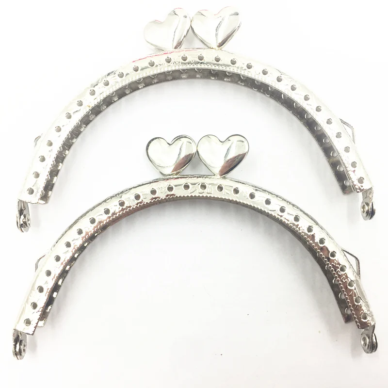 

1Pc Silver Tone Metal Frame Arch Fashion Mini Purse Flower Pattern Heart Head Beautiful Kiss Clasp Luggage&Bag Accessories 105MM