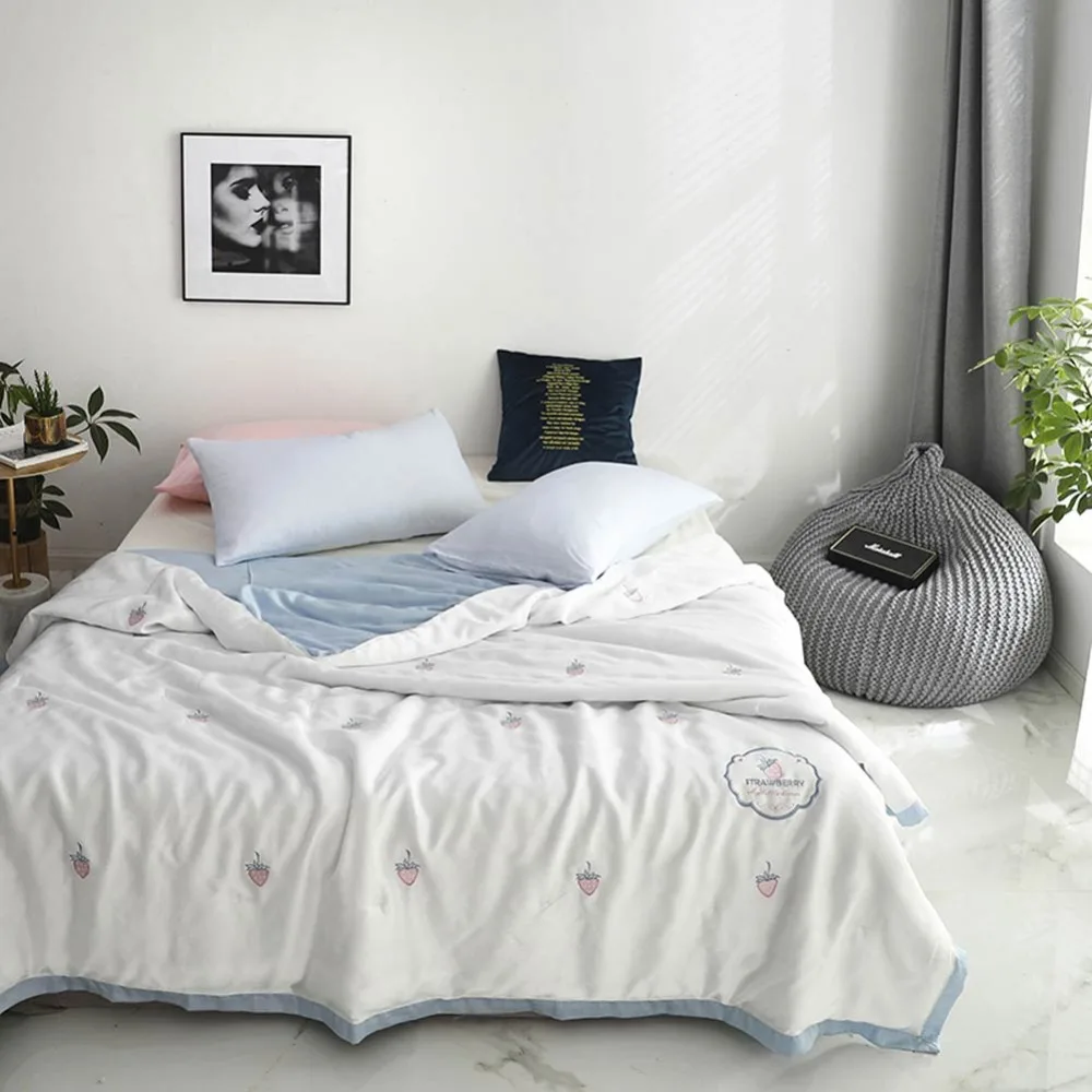 

2019 Pink Strawberry White Thin Summer Quilt Air-condition Embroidery Comforter Artificial Silk Fabric Polyester Queen Size