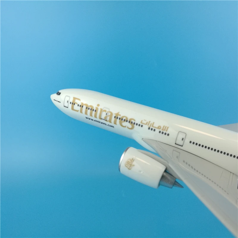 32 см Emirates Boeing 777 модель самолета ОАЭ B777 airbus Модель моделирование статического 1:200