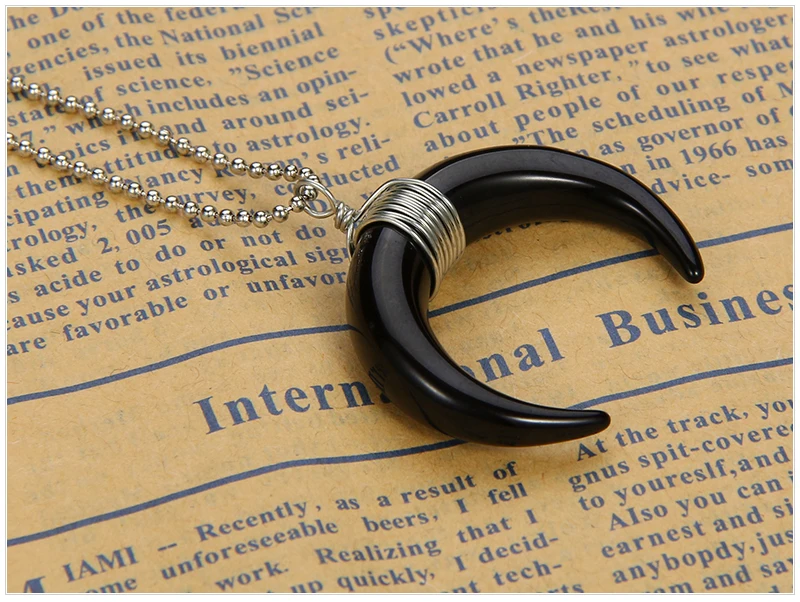 Crescent-pendants-Details_03