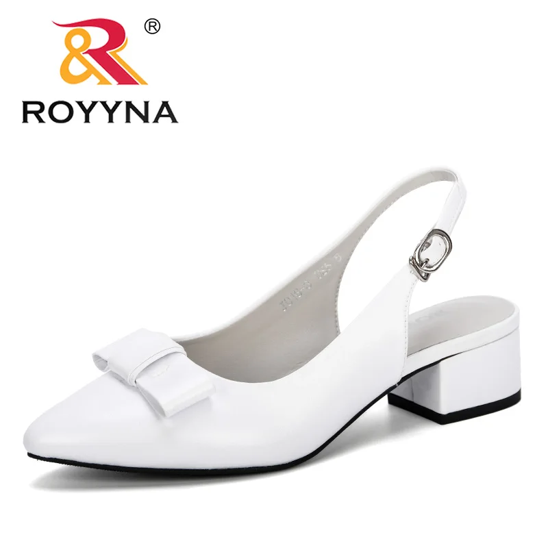 ROYYNA/Новинка года; модные босоножки на низком каблуке; Летняя обувь; женская повседневная обувь с острым носком; zapatos mujer; Большой размер 43; Sandale Feminimo - Цвет: Белый