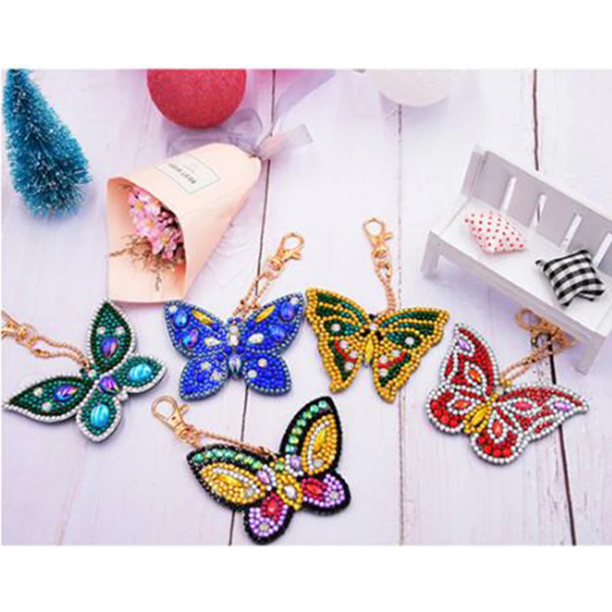 

2019 New 5D DIY Diamond Painting Keychain Fashion Cartoon Butterfly Keychain Handmade Diamond Mosaic Bag Pendant