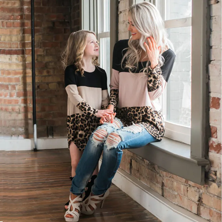 

Matching Family Outfits Mother and Daughter Clothes Long T-shirt Tee Mom and Daughter Leopard Stitching Long Sleeved T-shirt