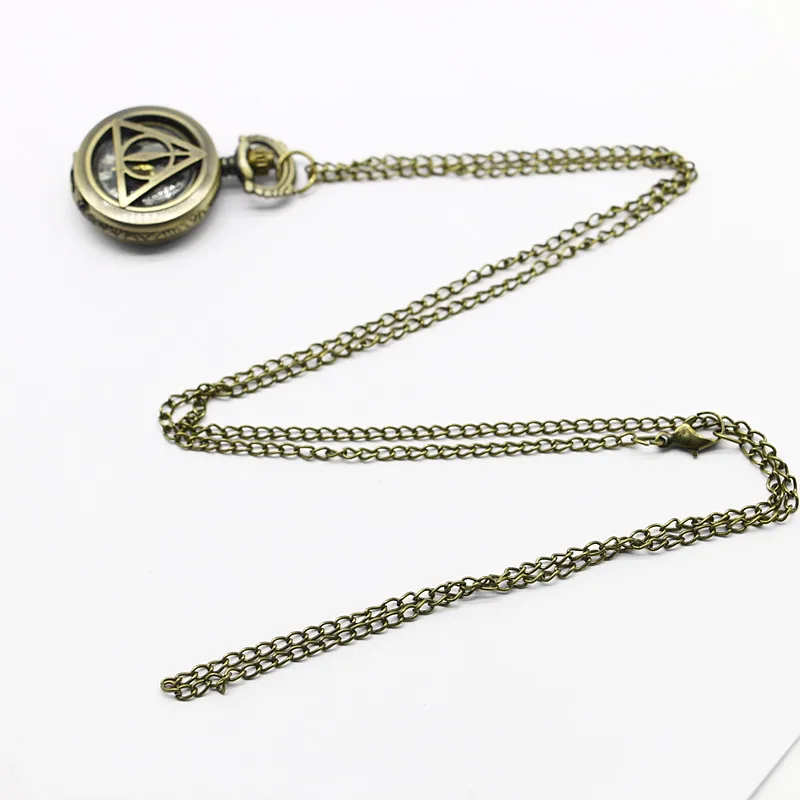 Lovely-Small-Size-Triangle-Hollow-Quartz-Pocket-Watch-Necklace-Pendant-For-Xmas-Gift-Steampunk-Fob-Watch (3)