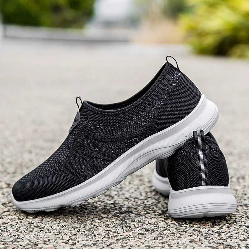 

Wear-resistant rubber three-dimensional non-slip soles old walking shoes, fabric comfortable and breathable old walking shoes