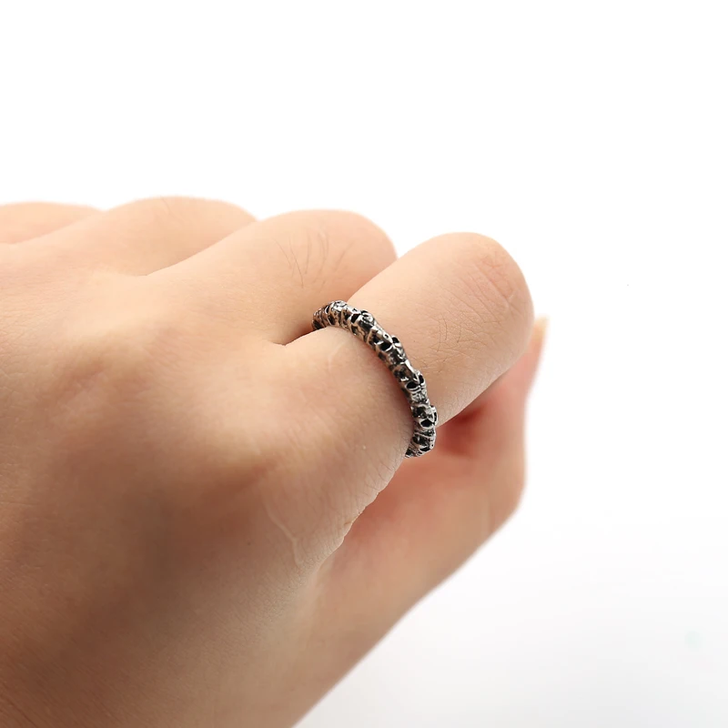

2018 Hot Sale Vintage Silver Color Skull Ring Punk Rock Style Men's Finger Ring Motorbiker Jewelry Skeleton Anel Masculino