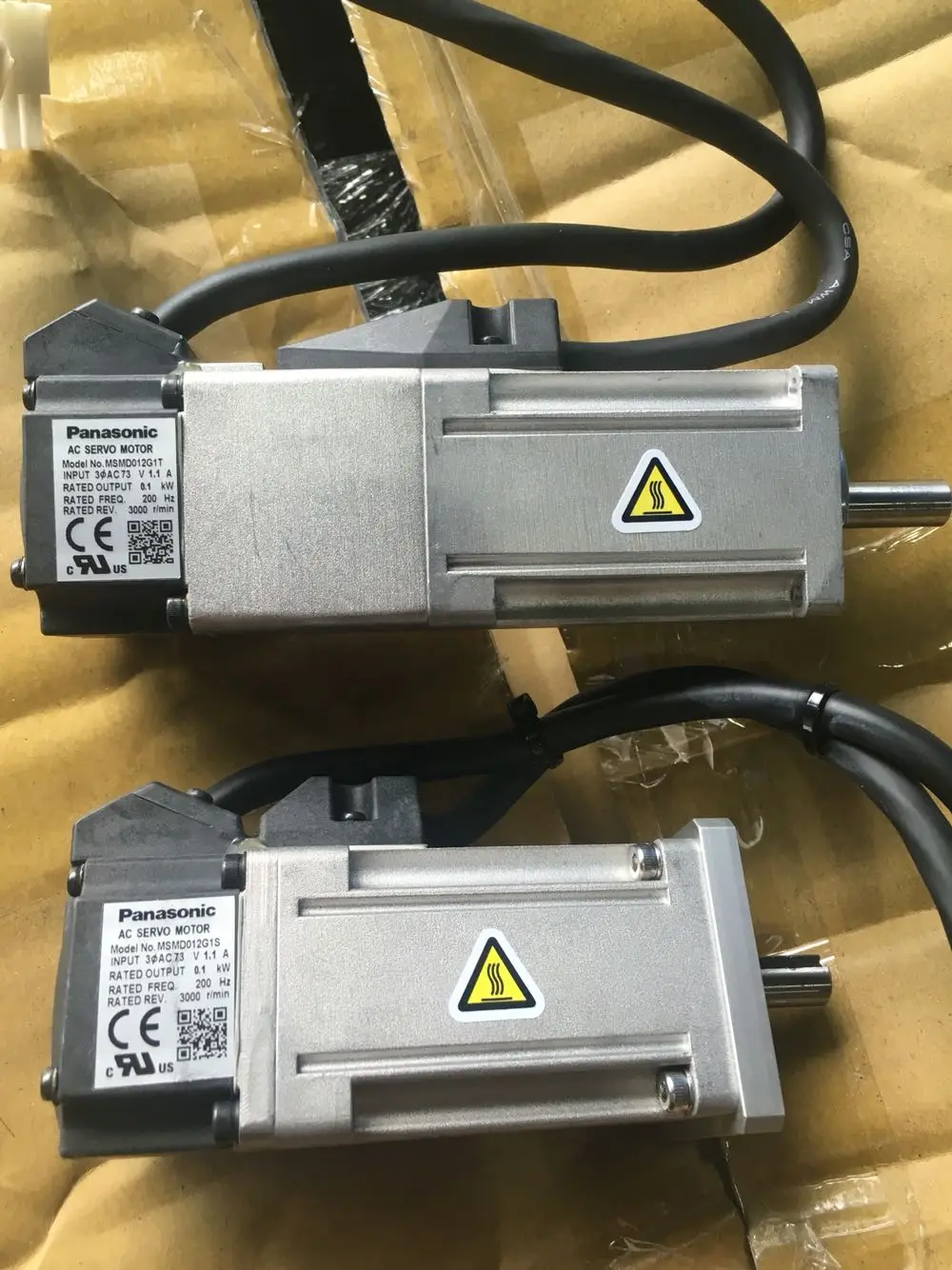 Серводвигатель MSMD012G1T, используется один, 90% появление новых, 3 месяца гарантии, быстрее доставка