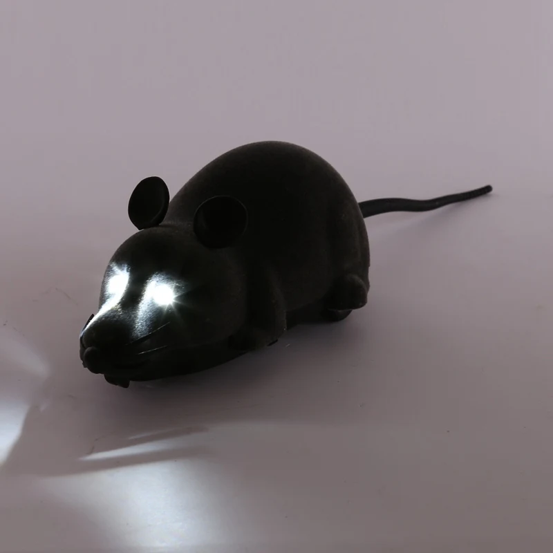 2018 Cat ToysLovely Eye Flashing Cat Toy Wireless Remote Control Mouse Electronic RC Rat Mice Toy Pet Cat Toy Mouse