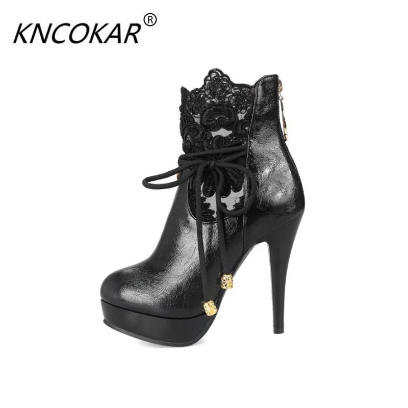 2018 Autumn winter new women's shoes with high heels and back zipper boots with thin heels and large lace size Martin boots