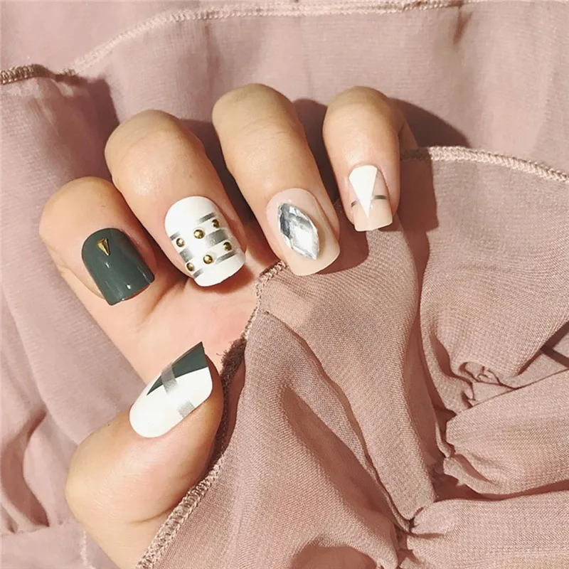

24pcs and Deer Fake Nail Tips Short Oval Full Cover False Nail Art Tips Press on Nail Faux Ongles for Christmas Gift