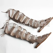 Сезон весна-лето; сандалии-гладиаторы; плоский каблук; женские летние сапоги до колена с вырезами и шнуровкой; римские сандалии с бусинами