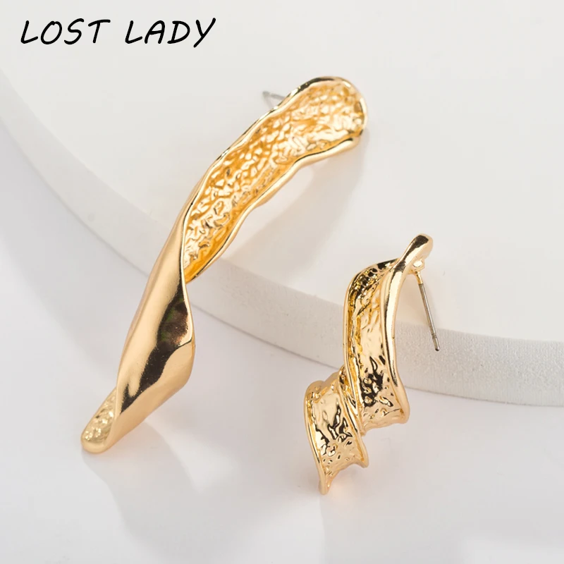 

Lost Lady New Simple Gold Irregular Geometric Circle Drop Earrings for Women Exaggerated Metal Texture Distorted Knot Earrings