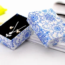 DoreenBeads Шкатулка синий и белый цветочный узор кольцо серьги коробки Подарочная Упаковка Дисплей 8,5*6,5*3,5 см 1 штука