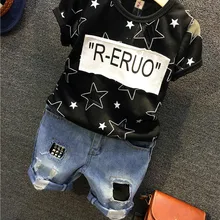 Новинка года, комплекты летней одежды для мальчиков детские топы с геометрическим рисунком для мальчиков, футболка+ рваные джинсовые шорты спортивный костюм из 2 предметов для мальчиков возрастом от 2 до 6 лет