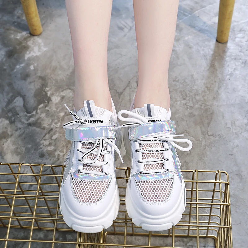 

YRRFUOT Women Casual Shoes Brand Light Flyknit Woman Fashion Sneaker Leisure Shoes Spring Zapatillas Mujer New 2019 Trend Mesh