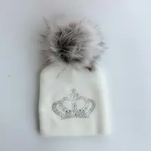 Детская шапка с искусственным мехом енота с вышивкой короны и бриллиантами для маленьких принцесс, детская шапка с помпоном, Шапка-бини skullies для девочек и мальчиков