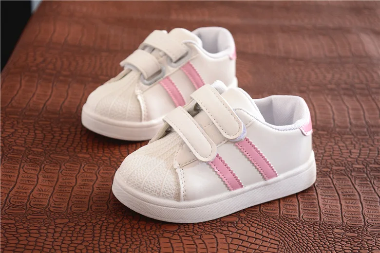 Спортивная обувь для маленьких мальчиков и девочек 1-5 лет, модная нескользящая Мягкая Обувь для новорожденных, светильник, повседневная обувь, кроссовки для первых прогулок