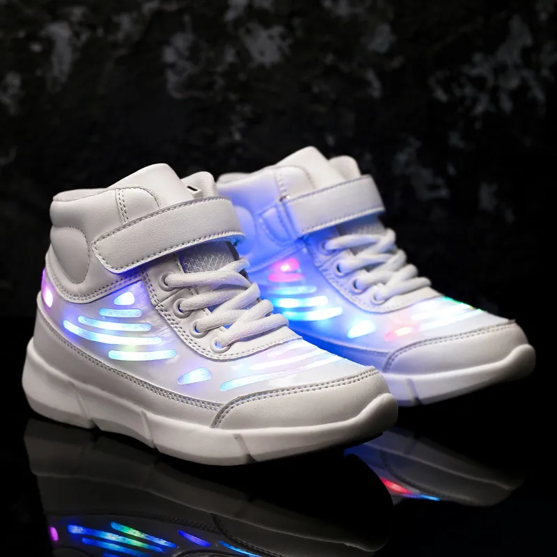 Кроссовки с подсветкой мужские. Крутые детские кроссовки. Хилисы с 4 колесами для девочек. New balance 800 детские. Сколько стоят детские кроссовки.