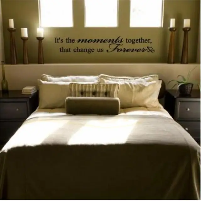 https://ae01.alicdn.com/kf/HTB1D.8ZtTXYBeNkHFrdq6AiuVXar/Het-de-momenten-samen-die-veranderen-forever-quote-muurtattoo-zy8008-bruiloft-decoratie-slaapkamer-vinyl-muursticker.jpg_640x640.jpg