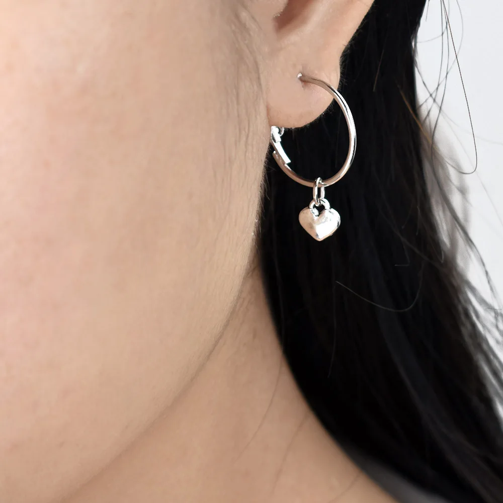 

Chadestinty Simple Cute Small Heart Hoop Earrings For Women Ear Piercing Jewelry Hanging Pendant Earring aros mujer oreja