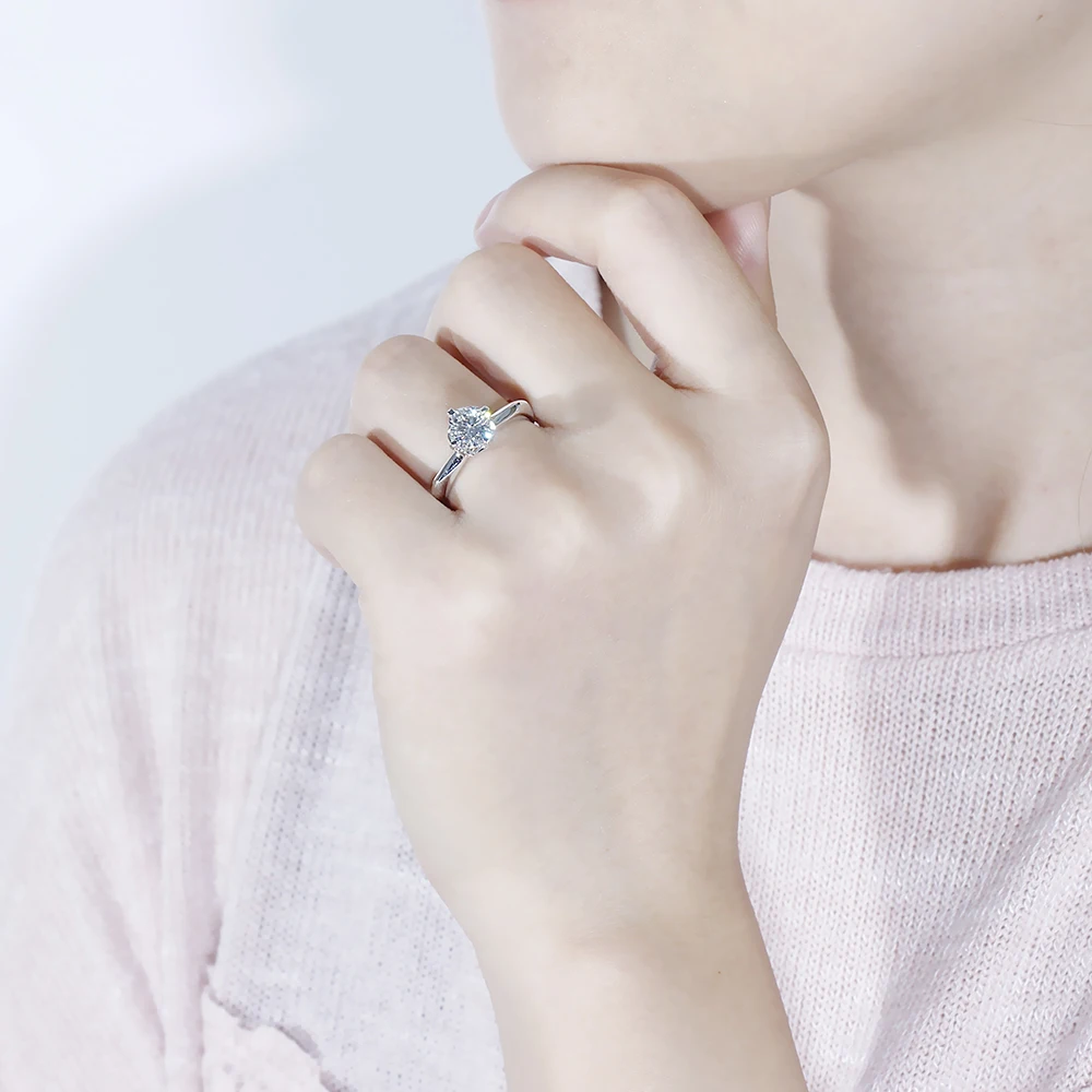 MOISSANITE ENGAGEMENT RING (2)