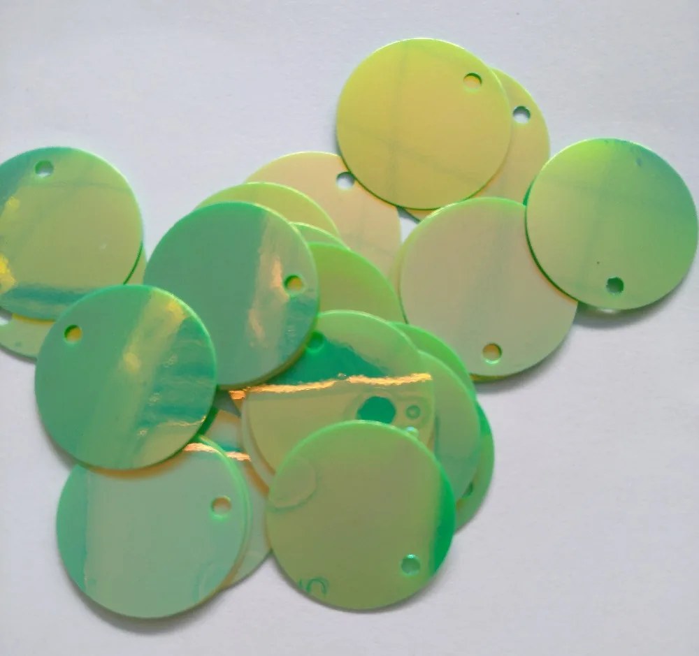 

100g 20mm flat round sequins, star-light green