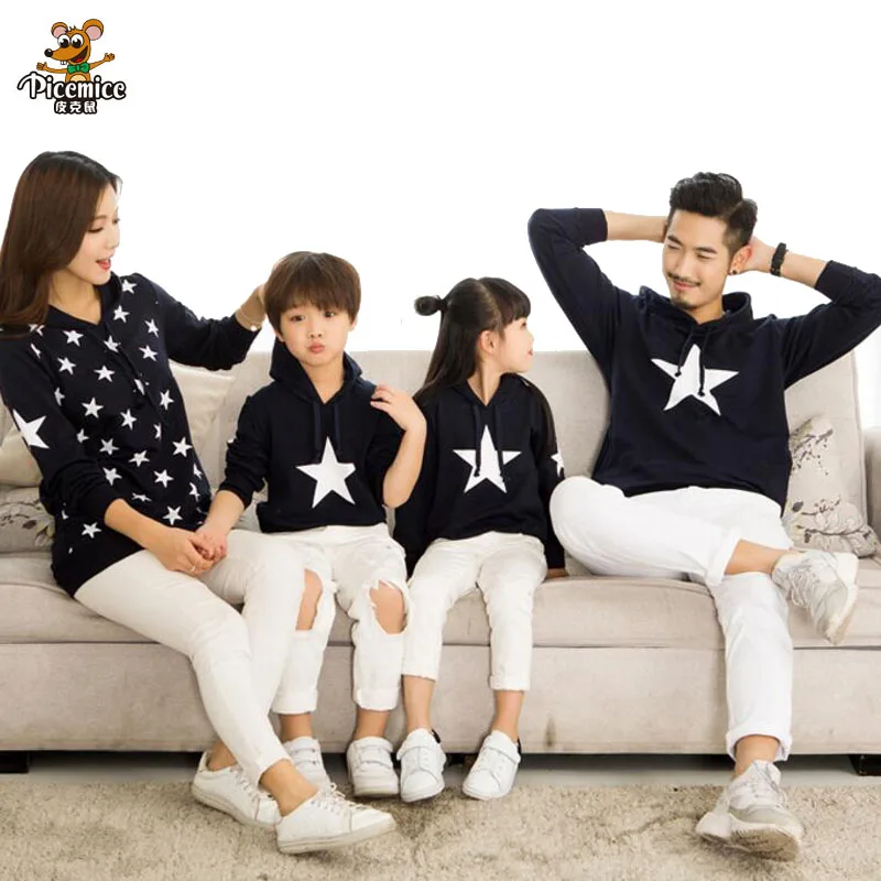 

Matching Family Clothing 2019 Spring Autumn Cotton Star Hoodie Active Father Son Mother Daughter Clothes Family Matching Outfits