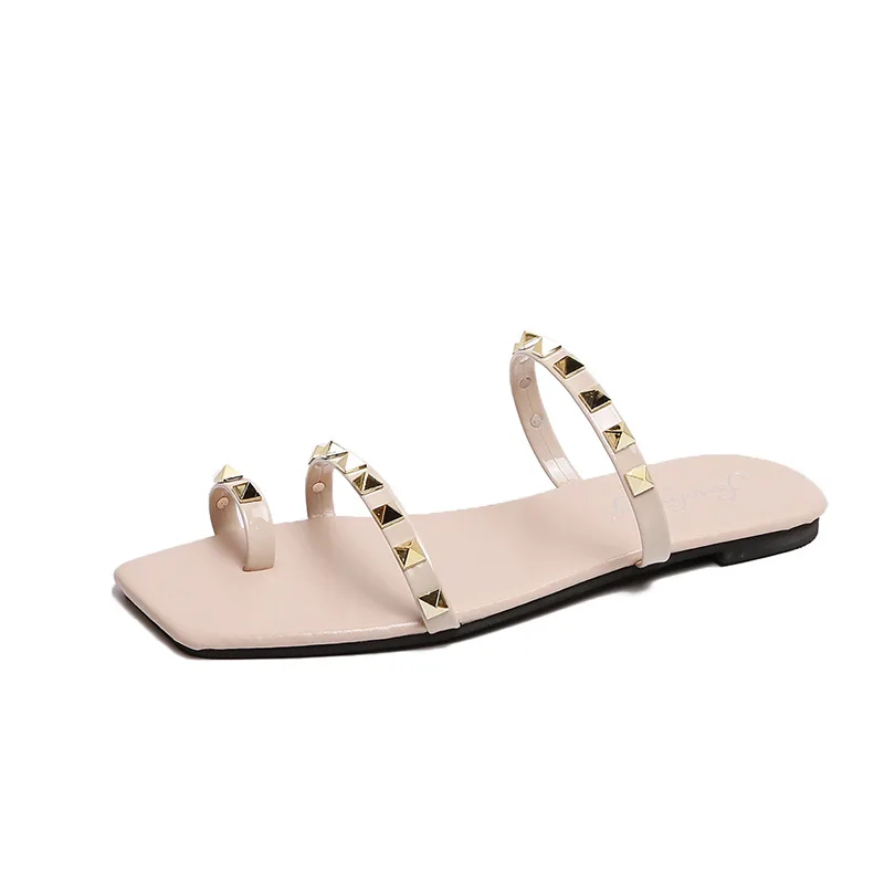 

Cold-trailer women wear the new Korean version of transparent flat-soled anti-skid beach shoes with 100 rivets