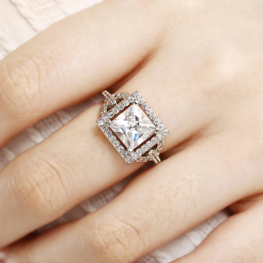 Luxury Wedding Ring Women�s Fashion Jewelry Charming Cubic