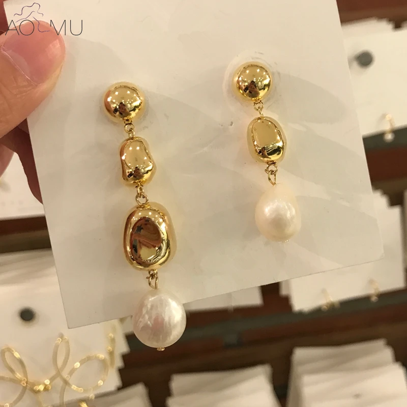 

AOMU Korea S925 Sterling Silver Pin Asymmetry Irregular Gold Metal Ball Natural Freshwater Pearl Long Drop Earrings for Women