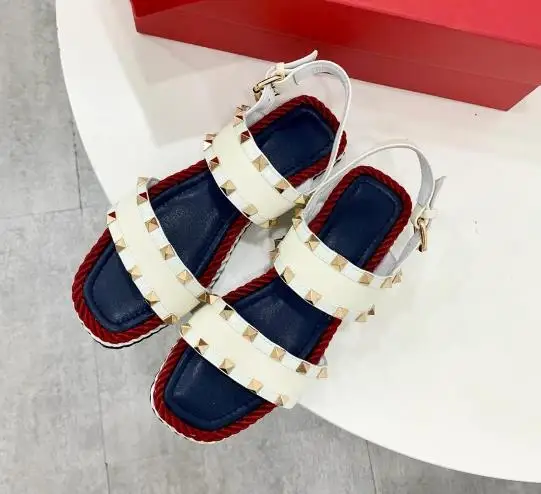 

Fashion Women's Sandals Genuine Leather Women's Flats Ankle Strap Rivets Sandals Plus Size 35-40 Summer Wome's Shoes